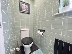 WINDSOR COURT- click for photo gallery